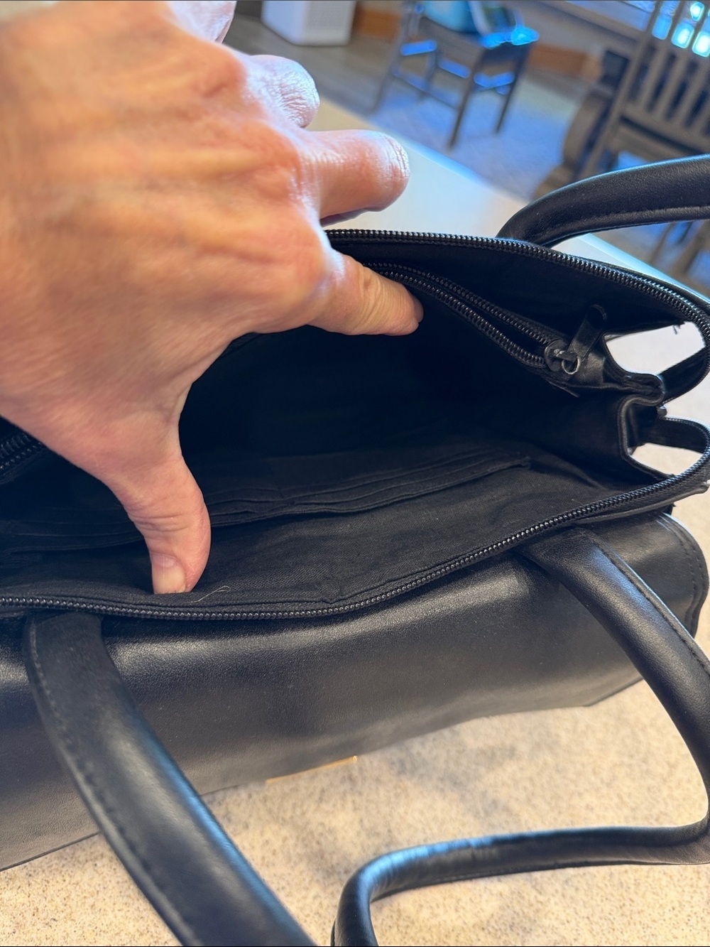Black Leather Top-Handle Shoulder Bag w/ Gold Tone Lock & lots of organization - Picture 9 of 13